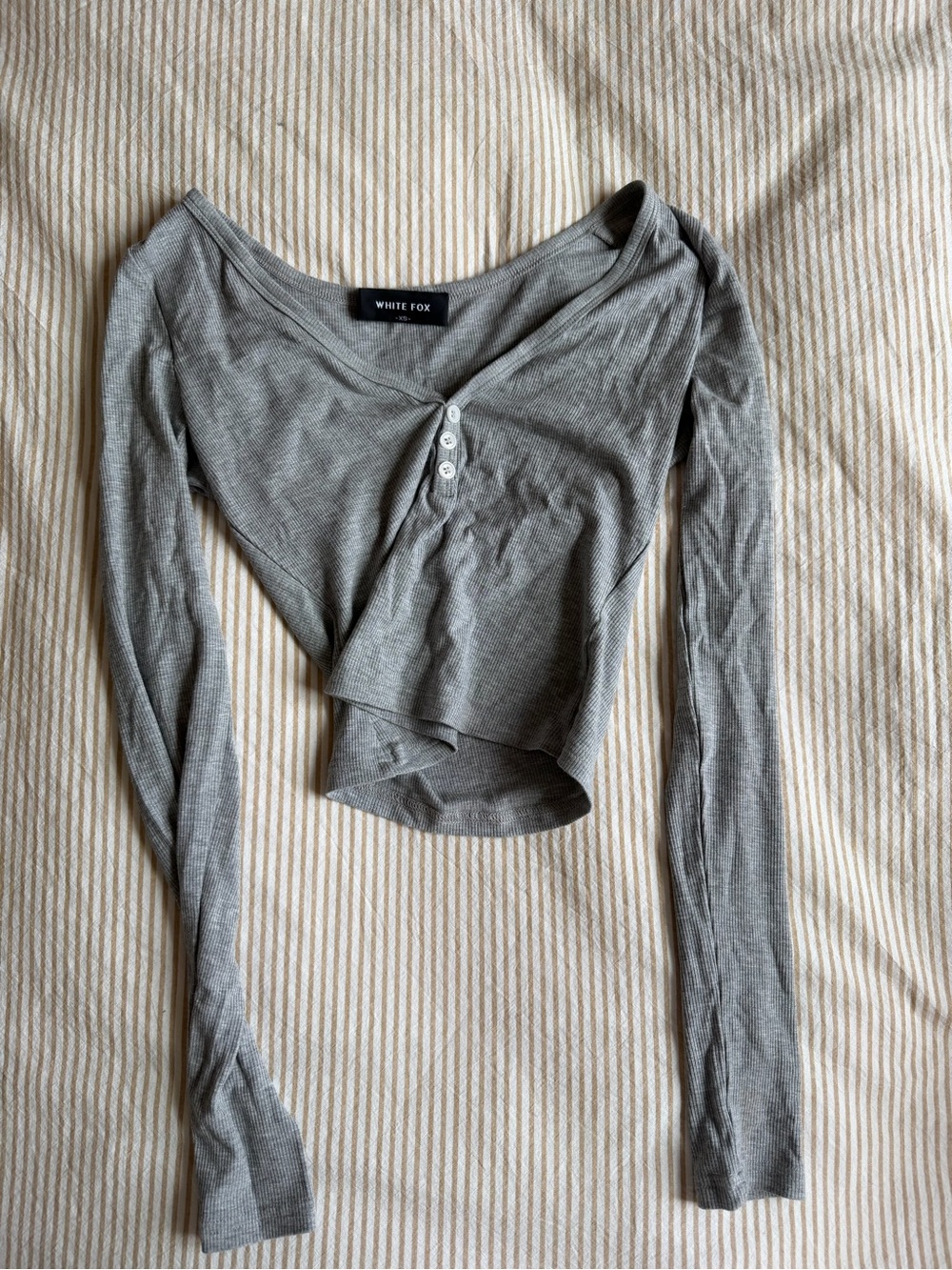 White Fox Women’s Grey Ribbed Long-Sleeve Henley Crop Top